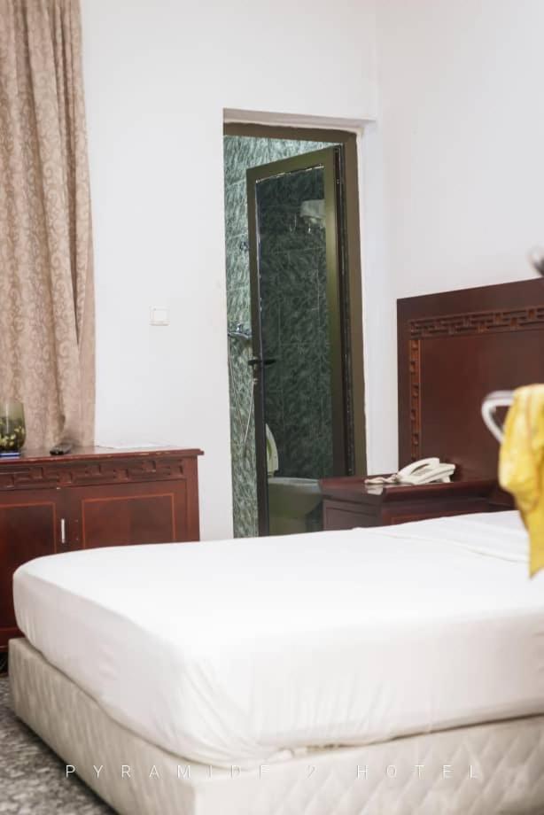Pyramide II Hotell Kinshasa Eksteriør bilde